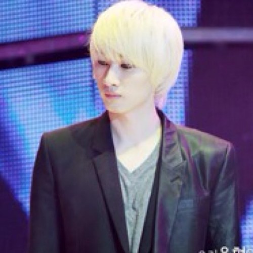 hey!! I'm hyukjae ., ผมอึนฮยอกสุดหล่อ *เก็กหล่อ* ผมกากและเกรียนไปวันๆ ฮี่_ฮี่ ชอบก็ฟอล ไม่ชอบก็ฟอล .. (เอ๊ะ?) #CK_FAM