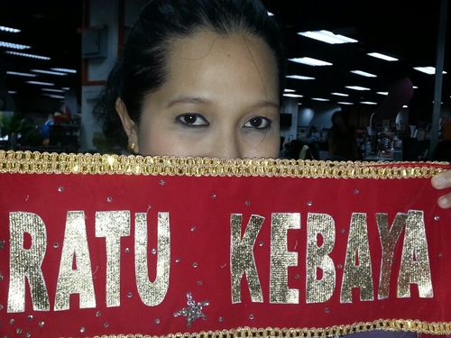 kiahpropatv9's profile picture. pengacara Galaksi tv9, pelakon, penyanyi, penolong penerbit Galaksi , tagline kiah propa : JAGA-JAGA... ADA YANG MERATIIIII!!!! krikkrik...