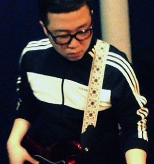 네이버 카페[내마음속의 미니벨로]스탭, 자전거/사진/브릿팝, 일렉트로닉, 유로팝, LA메탈../베이스기타. 현재 서둘밴 베이시스트로 활동중..