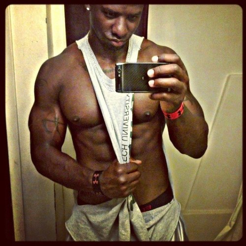 Football player/ student. Originally from Kumasi West Africa. Im all about that Green, Yellow, and Red