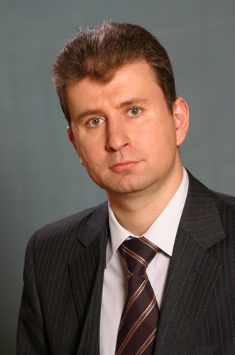 Associate Professor of (доцент в) @vsumain / Leading researcher of (ведущий научный сотрудник в) @RANEPA