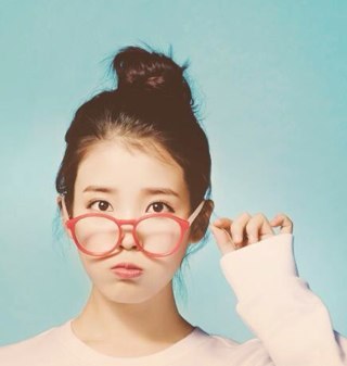 อันยองงงค่ะ -^- หนูมาแล้ววว หนูหลงทางค่ะ U.U หนูชื่อไอยูค่ะ รู้จักหนูมั้ยค่ะ ยูร้องเพลงเพราะ 
ยูเรียบร้อย ยูน่ารัก.มากกกกกก0 คุยก่ะยูแล้วลืมโลกเบยยยยยย