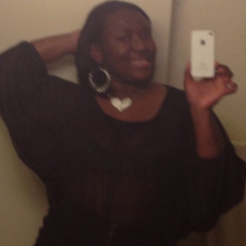 LADyEE_L08's profile picture. 