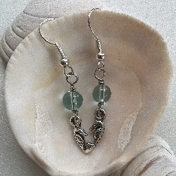 Devon based artsy crafter. Gorgeous jewellery, personalised wooden hearts and shabby chic furniture. Please visit: http://t.co/KuAd7ibRtV
