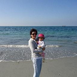 Felíz con mi familia, un muy buen esposo y dos hijas maravillosas.. :)