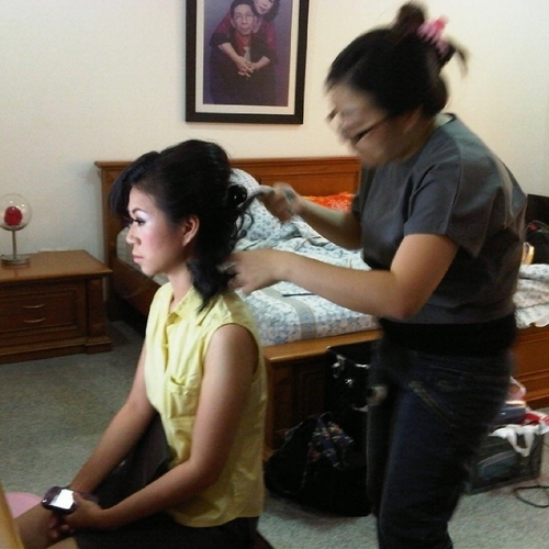 Terima make up & hair do. Booking me yaa. Thx.