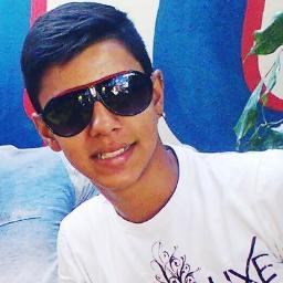 16 anos, Touro, Ator (Teatro&Cinema), Engraçado e Carinhoso (: Follow-me ?