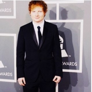 This is a fan account for all ED SHEERAN LOVERS :) we will follow/tweet back, dont be shy:) please retweet/favourite our posts, lts get noticed Thankyou allxxxx