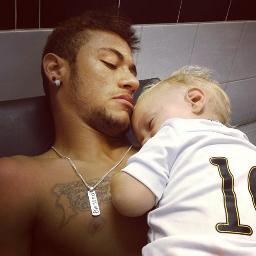 E mesmo sem nunca ter te tocado você me faz sentir o mais puro, verdadeiro e intenso dos amores. Eu te amo meu príncipe @Njr92.