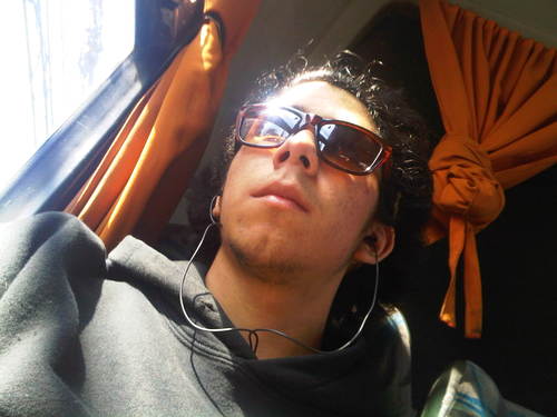 estudiante de electronica en la ubb, juego starcraft, diablo y se dice que soy skater