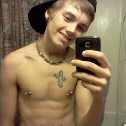 aye im dante, im 17, i really really like this girl named molly, im a fighter i will fight for what i want and for what i believe add me on facebok dante riley