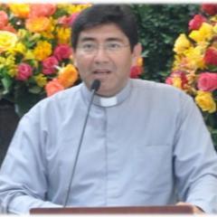 Padre de Schoenstatt, sacerdote de Cristo, hijo de María. Emelecista convencido, ecuatoriano por siempre¡ Guayaquileño.