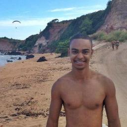 Sou sem muitas palavras e de muitas atitudes e alcançar todos os meus objetivos é meu principal foco ;)