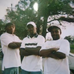 Im Derrick Allen. Im a cool laid back kind of person that is self centered and self motivated. Father of 3 boys. Love all Trust and Fear None.