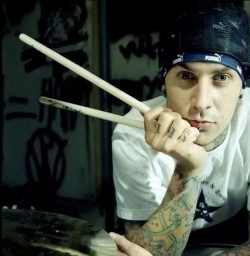 live without authority.
#Blink182, #GreenDay #Sum41, #NFG, #BFMV, #AntiFlag, #SexPistols