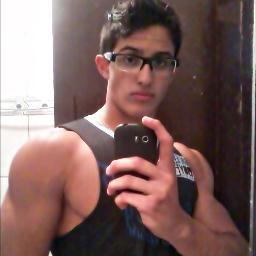 Quem se descreve se limita! Feliz e Ousado.
http://t.co/I6W1tmmxr3