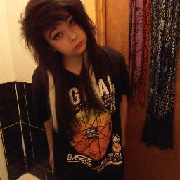 My Name is Fern, im obsessed with drawing, Music, and YouTube:) please follow. I might follow back.. thanks:33