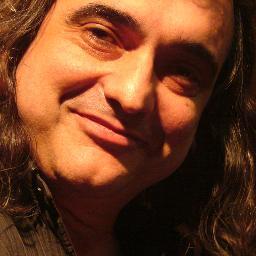 Cantante y Músico de Rock | Community Manager: @sindamiranda