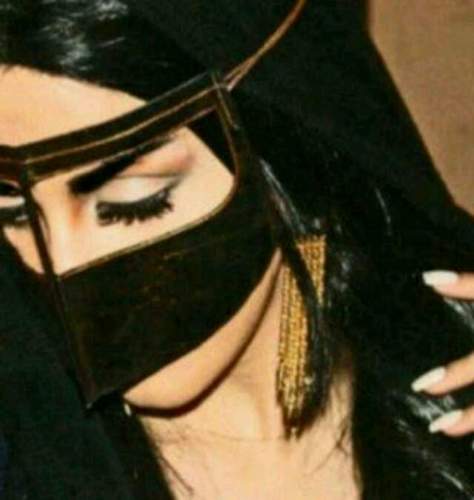 في دلعھآ عفة اطفآل تسقى بآلركگآدهه ،, . 
 ... دآمجتھآ في نعومةة / حضر . .
و عنـآإد / بدويھه ..      ديـررتي الخـرج  ..