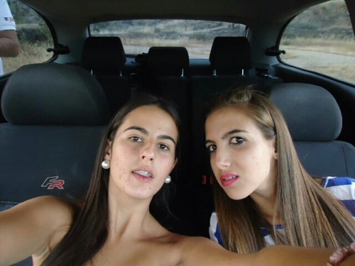 fiestera,alocada e incansable:-) super feliz