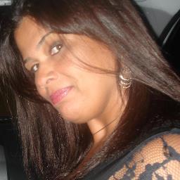 Sou como você me vê. Posso ser leve como uma brisa ou forte como uma ventania.Depende de quando e como você me vê passar...