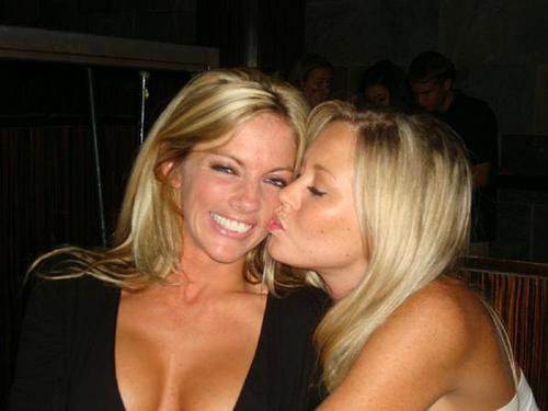 My old pictures here - http://t.co/aA1W979kx6 (must register to prove you are over 18)