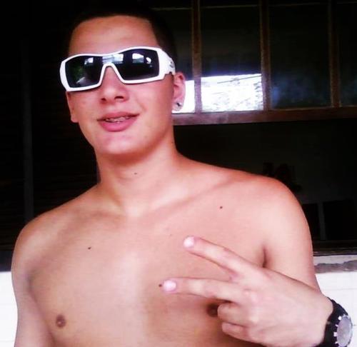 fã do d2,estudante,apaixonado,moleque sangue bom..
