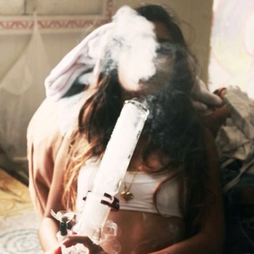 I live for good weed, electronic dance music, and good vibez ✌ 20, Aquarius, free spirit. ✨ WEST COAST LOVE