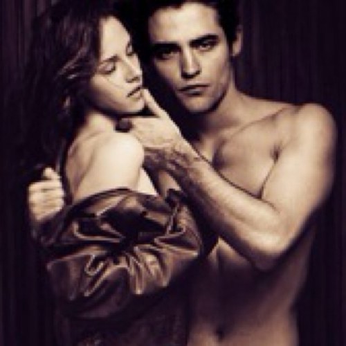 I love kristen jaymes stewart and robert thomas pattinson. They are everything. Loved all the movies they were in. Robstener and twihard forever.