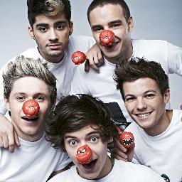 Hola soy una beliebers y directiones, amo el rosado y  los dulces, eso sigan me :)