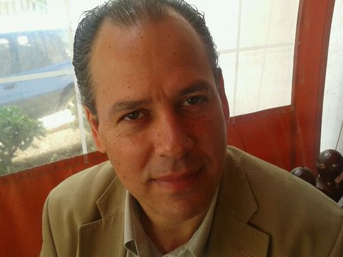 Enciende la luz de la sabiduría y la bondad, que son tu luz interior.