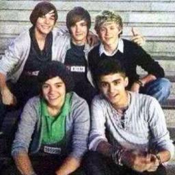 i love one direction can you follow me please  @Real_Liam_Payne @ZaynMalik1D @NiallOfficial @Louis_Tomlinson @Harry_Styles