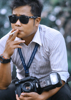owner Mak Uniang photography
 email : septianbudi87@gmail.com   wedding,preweding,couple,fhasion and modeling fhotografer... #srudukfollow #TEAMFOLLOWBACK