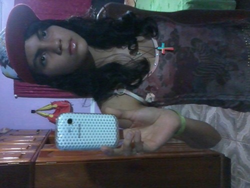 sou o que sou, nao sou o que pensam ou falam de mim, nao finjo ser outra pessoa so sou o que meu coracao, minha intuicao e minha razao manda.