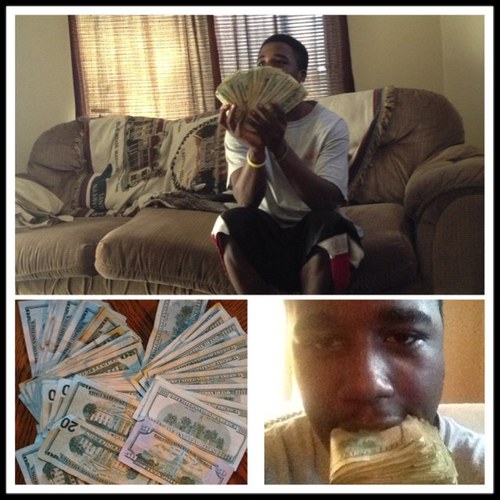 You can't feel my struggle, so don't knock my hustle . I been to hell and back
ion trust no nigga beeeeeeep