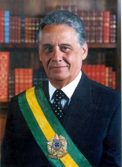 Sociólogo, Doutor Honoris Causa, eleito e reeleito Presidente da República (no primeiro turno!), pai da estabilização econômica e galã da Sorbone.