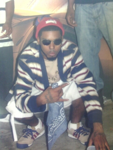 Its either yu fuck wit me or yu dont, nun in between..(GREYFLAG MUSIC)