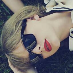 I'm a fan of taylor. I you're like me?? Click follow and let's love/support taylor!! Let's trend ~ #VoteNeverEver