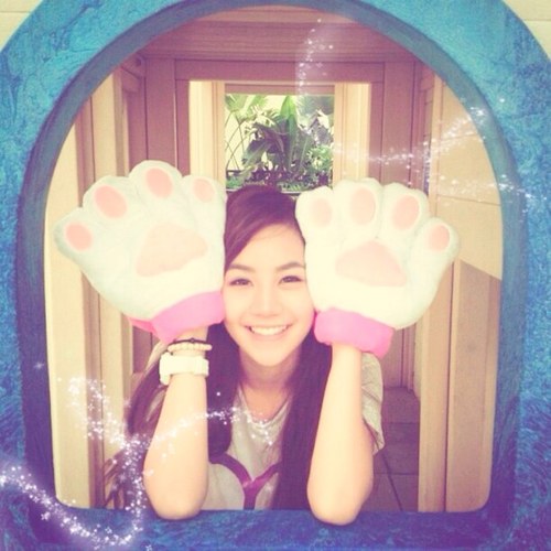I'm Love Kitty 
   I'm not real 
      I'm Ufo❤
