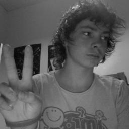i'm still trying to figure out how to use Twitter!! :P