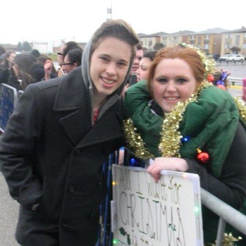 xmastreegirl_'s profile picture. I met Ryan 12/15/12, 1/26/13, & 1/27/13. I first met him dressed as a Christmas tree so he said You will forever be the Christmas tree girl ♥ #teambeatty