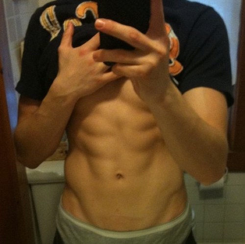 Hi my names Jason Bond yeah i know it sounds weird but thats me,  lives in LA i follow back