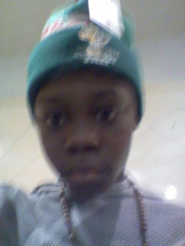 @_DarkskinnedXo here,  doing my Brother ' s mf BIO : ) he's HANDSOME , SHORT && on the court he COlD asfck (: well follow him,  hell FOLLOWback