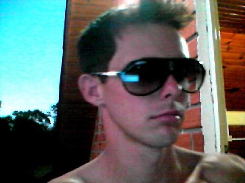 QUEM SOU DESCUBRA HEHEHEE