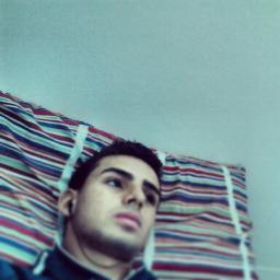 16 anos , Hetero , Solteiro , Melodramatico com um pouco de humor sádico, sempre as ordens ..Prazer