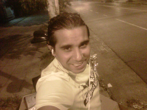 De racing, apasionado de la grafica!, me gusta correr maratones.