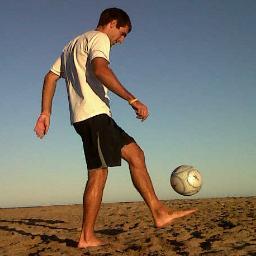 Recorriendo el mundo detras de una pelota.