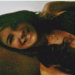 Gêminiana , 15 Anos , Estudo no Ecac , Viciada em Chocolate , sou Romântica a moda Antiga , Amo esta com meus Amiigos e Familia se quer saber mais segue aê ^^)