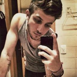 Simplesmente um Sorriso teu me faz Sorrir,Sua Alegria me faz Feliz...Meu Amor Por Vc é INFINITOO!!!! Chay Suede (@ChayLeao)♥