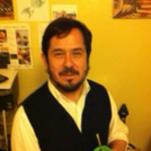 Diseñador porteño y patagónico comprometido con el bienestar de los procesos activo-colaborativos en educación emprendendimiento y creación productos.